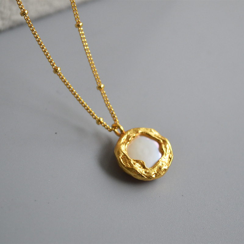 Necklace in Gold